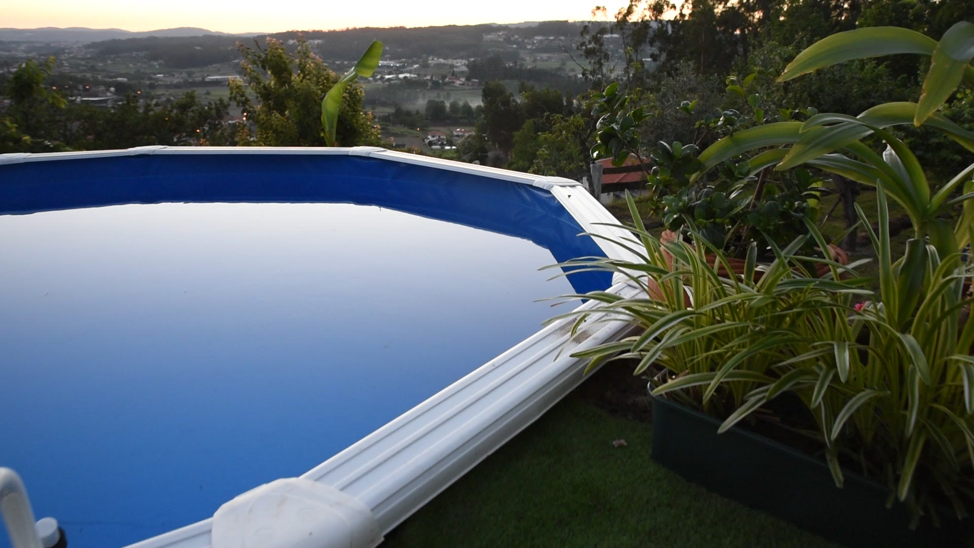 Piscina ao entardecer